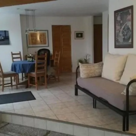 Appartement In Mit Eigenem Garten *
